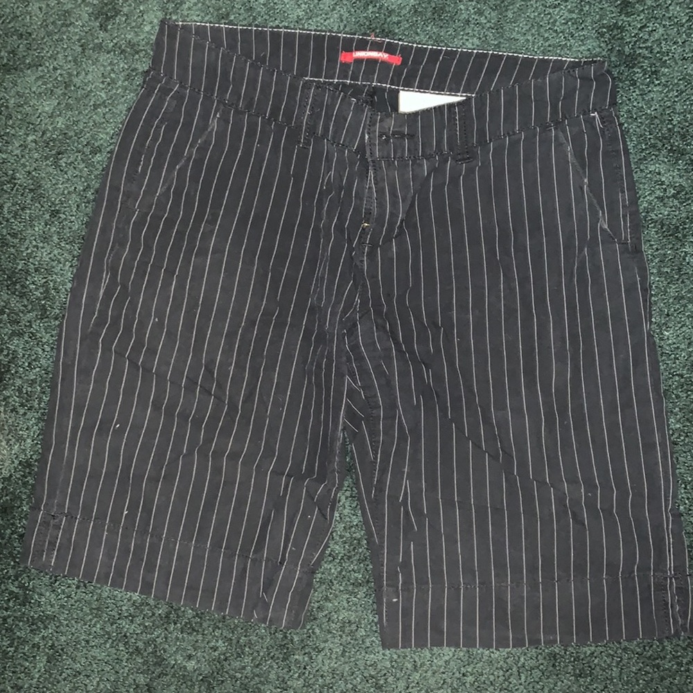 Shorts - Picture 2 of 4